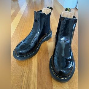 EUC: Dr martens black patent chelsea boots US women’s 8.